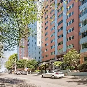 Tranquil 2br Downtown Condo, Parking, King Bed Apartment Seattle