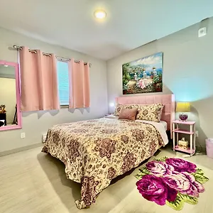 Alki Oasis: Modern Near & Downtown Apartment Seattle